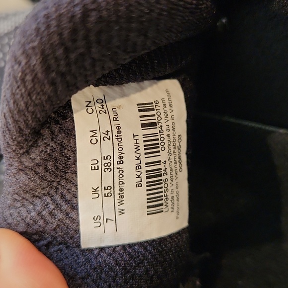 Lululemon Beyondfeel Waterproof Running Shoe In Black/White Size US 7 New No Tag - Picture 17 of 17